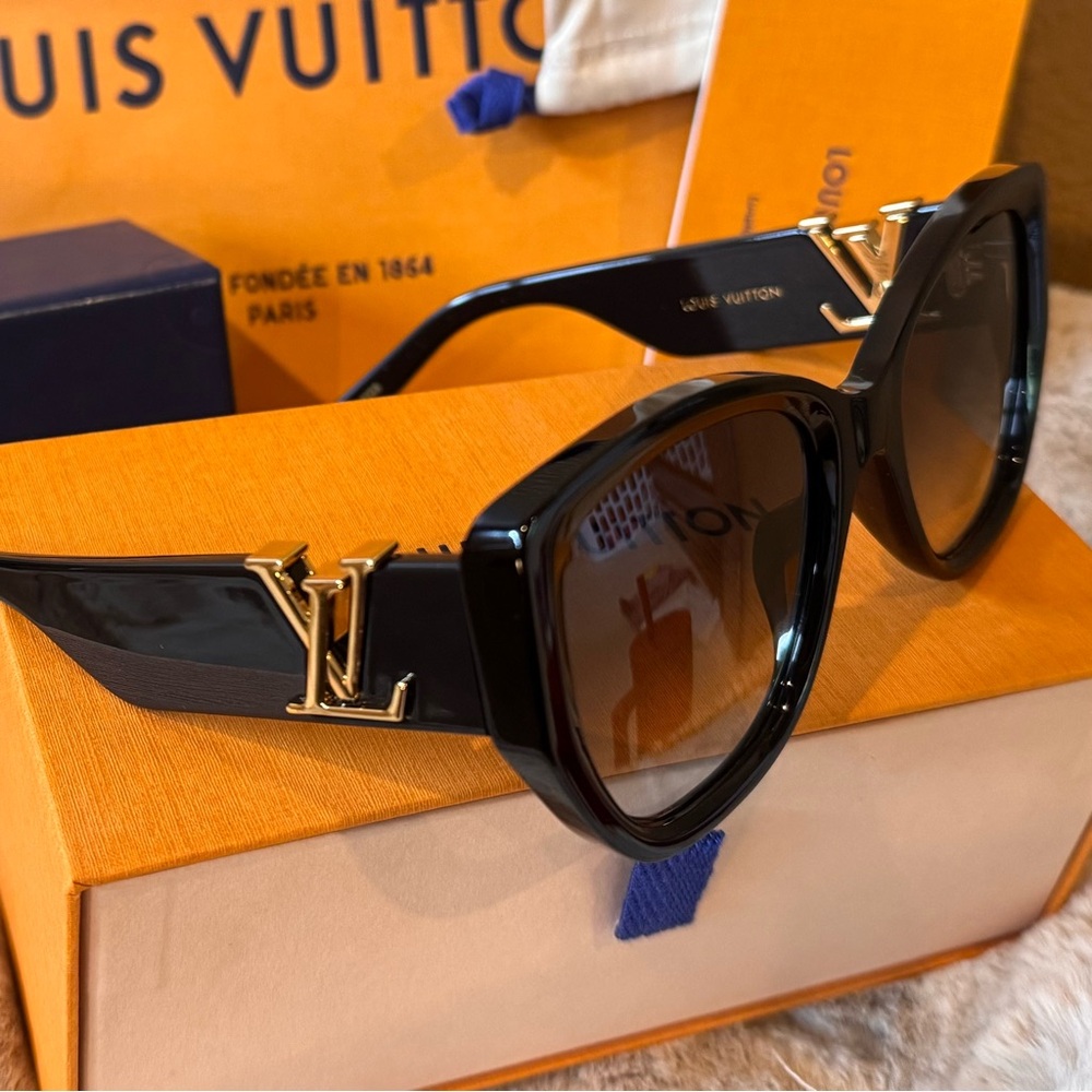 AUTHENTIC Louis Vuitton Icon Cat Eye Sunglasses